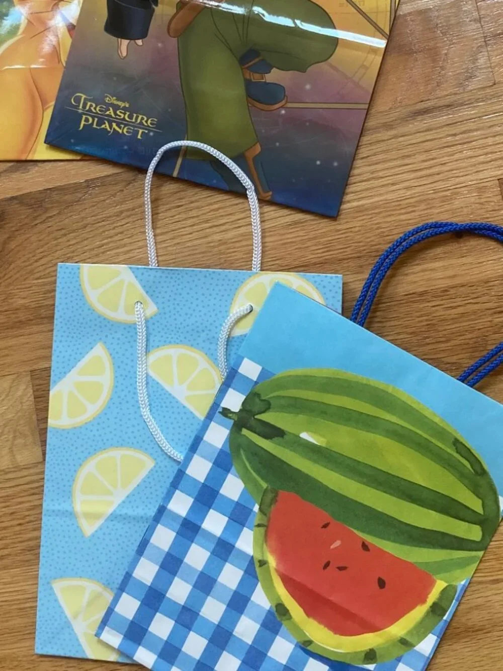 12 Gift Bags & 6 Packs of Tissue Paper